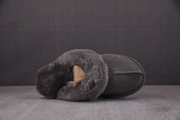 UGG SANDALS 4