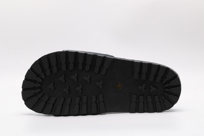 G*u*i* sandal111
