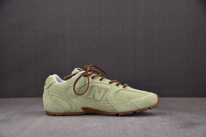New Balance x MIU MIU NB530 NB000049