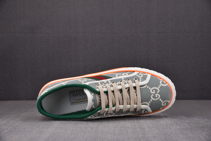 G*u*i* trainer sneaker92