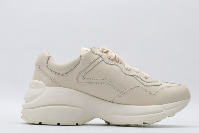 G*u*i* trainer sneaker22