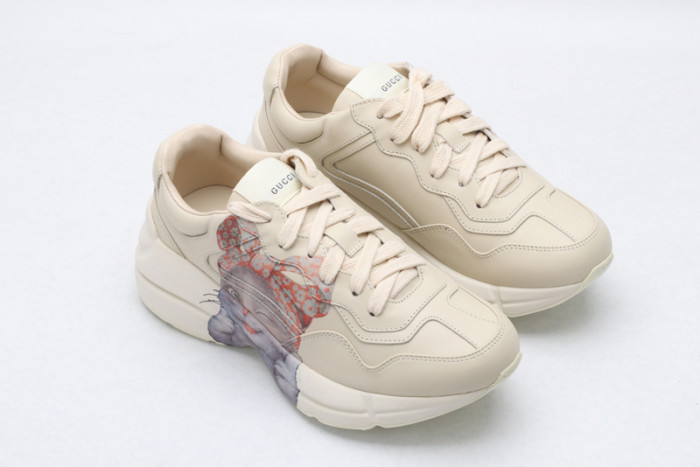 G*u*i* trainer sneaker22