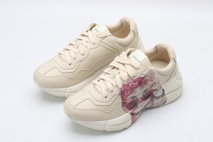 G*u*i* trainer sneaker22
