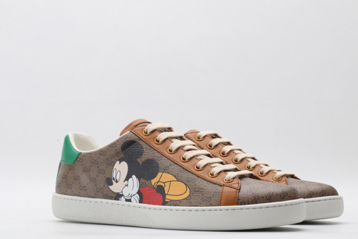 G*u*i* trainer sneaker52