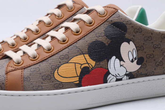 G*u*i* trainer sneaker52
