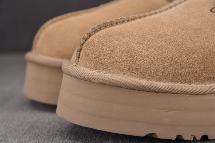 UGG SANDALS 8