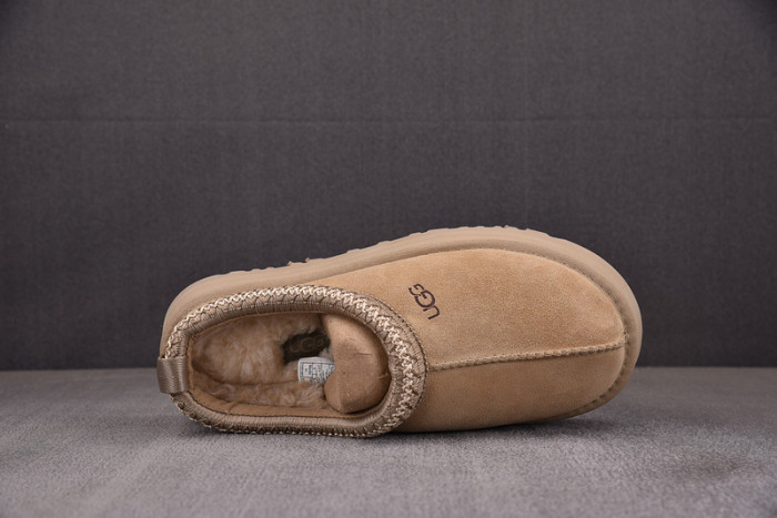 UGG SANDALS 8