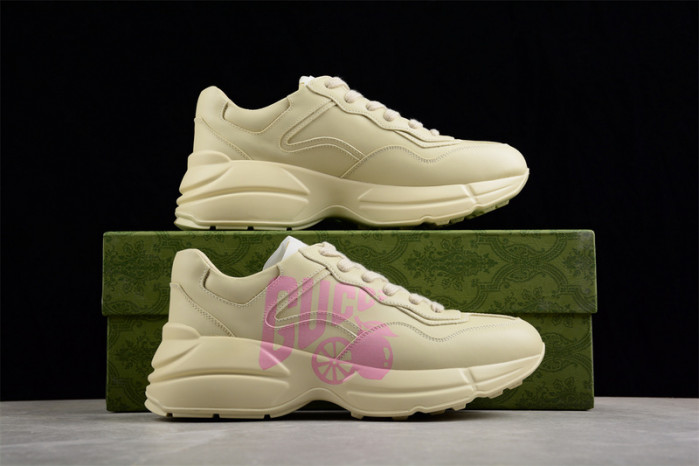 G*u*i* trainer sneaker90