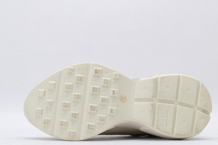 G*u*i* trainer sneaker11
