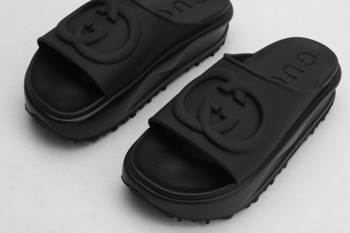 G*u*i* sandal102