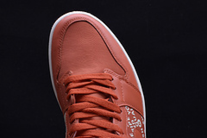 2018 Air Jordan 1 Retro High OG  Vintage Coral/Sail 555088 800