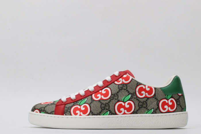 G*u*i* trainer sneaker45