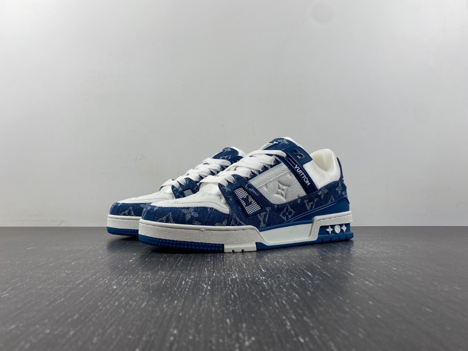 l**is V*t*n lv trainer
