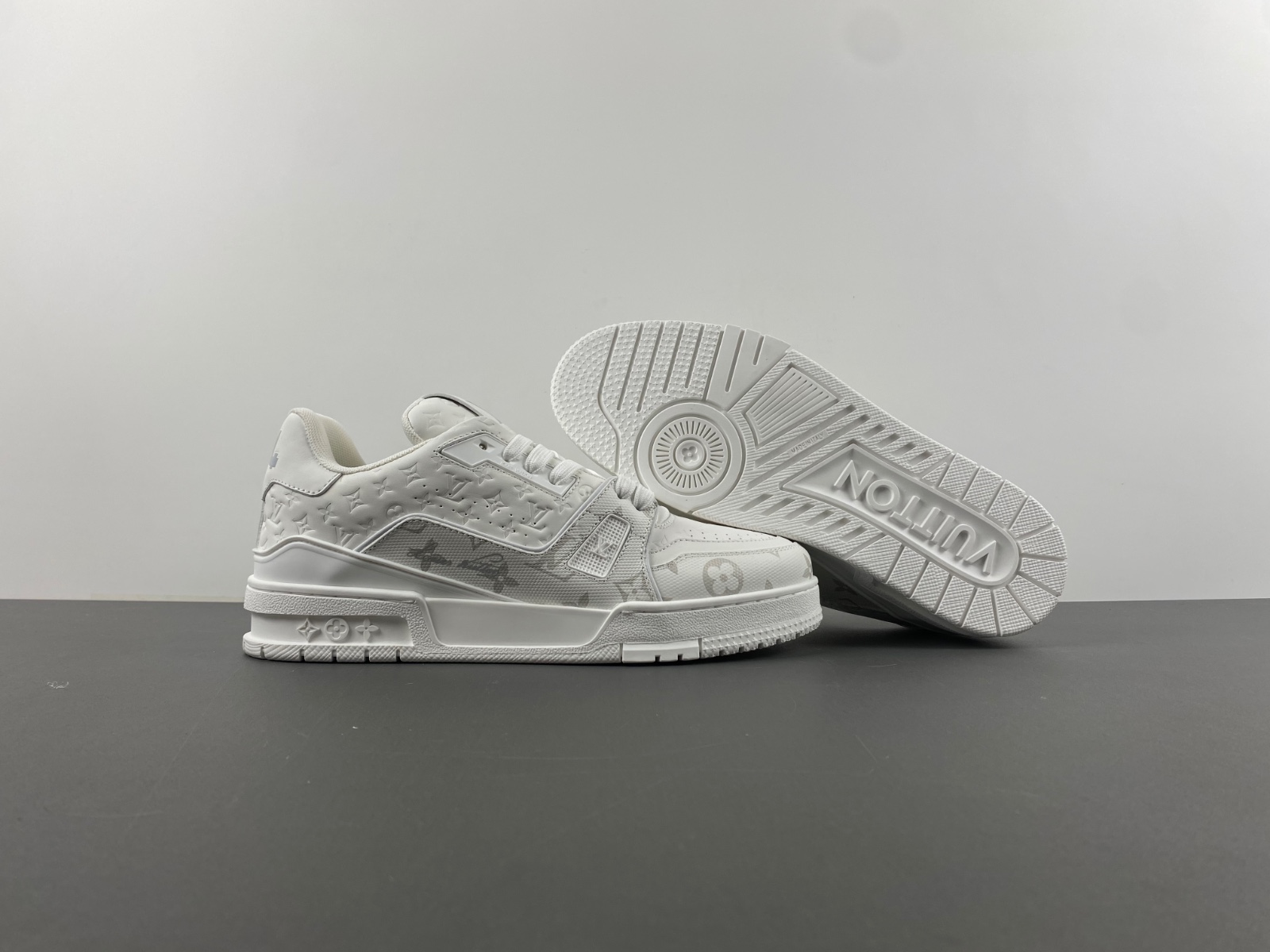 l**is V*t*n lv trainer white