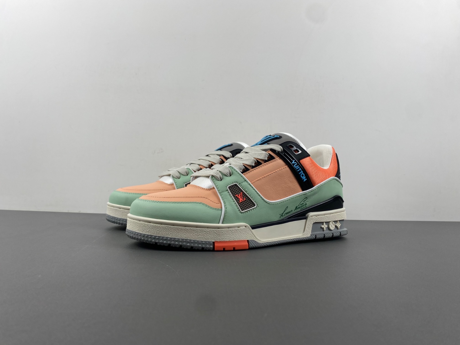 l**is V*t*n lv trainer