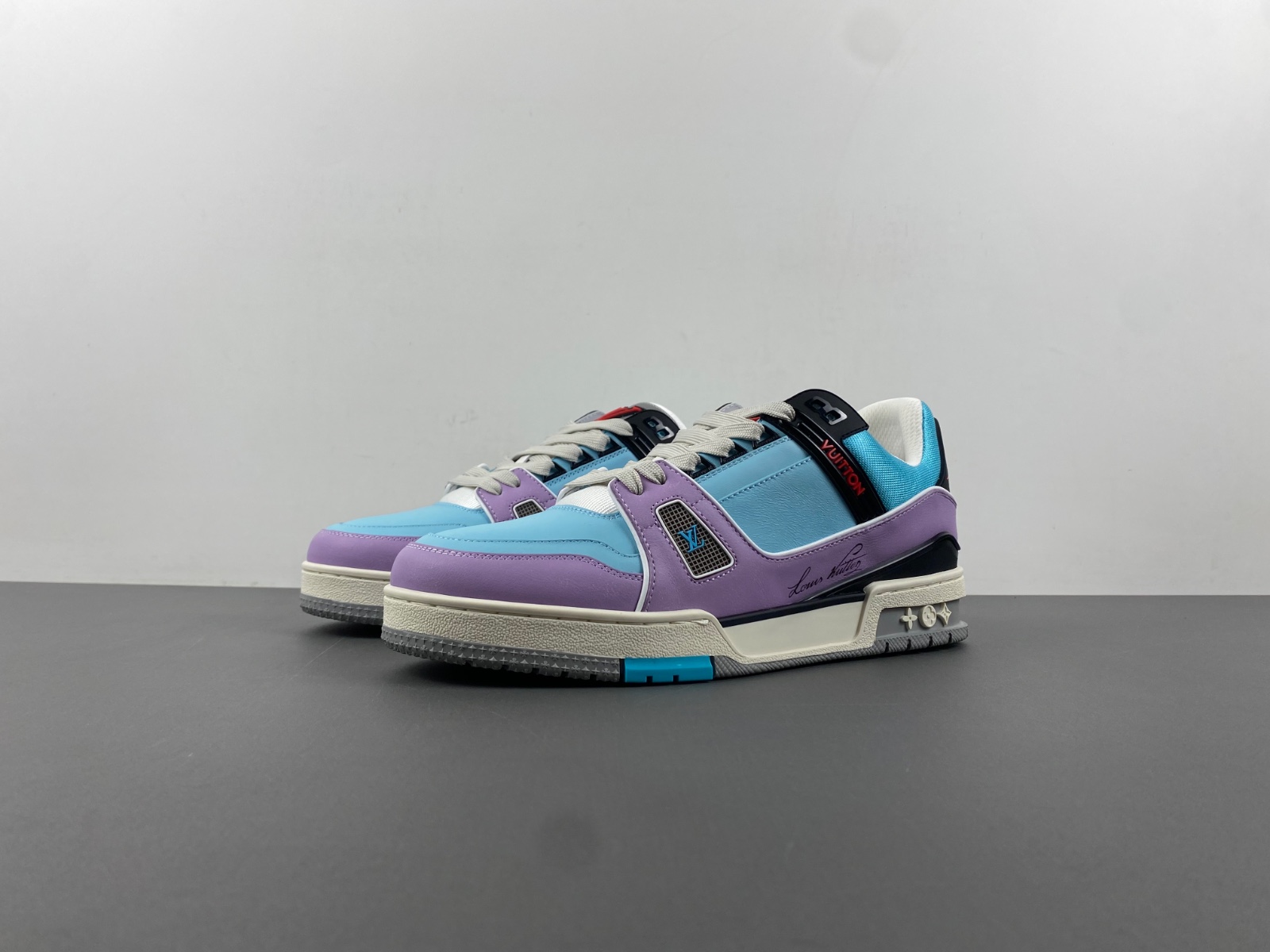l**is V*t*n lv trainer