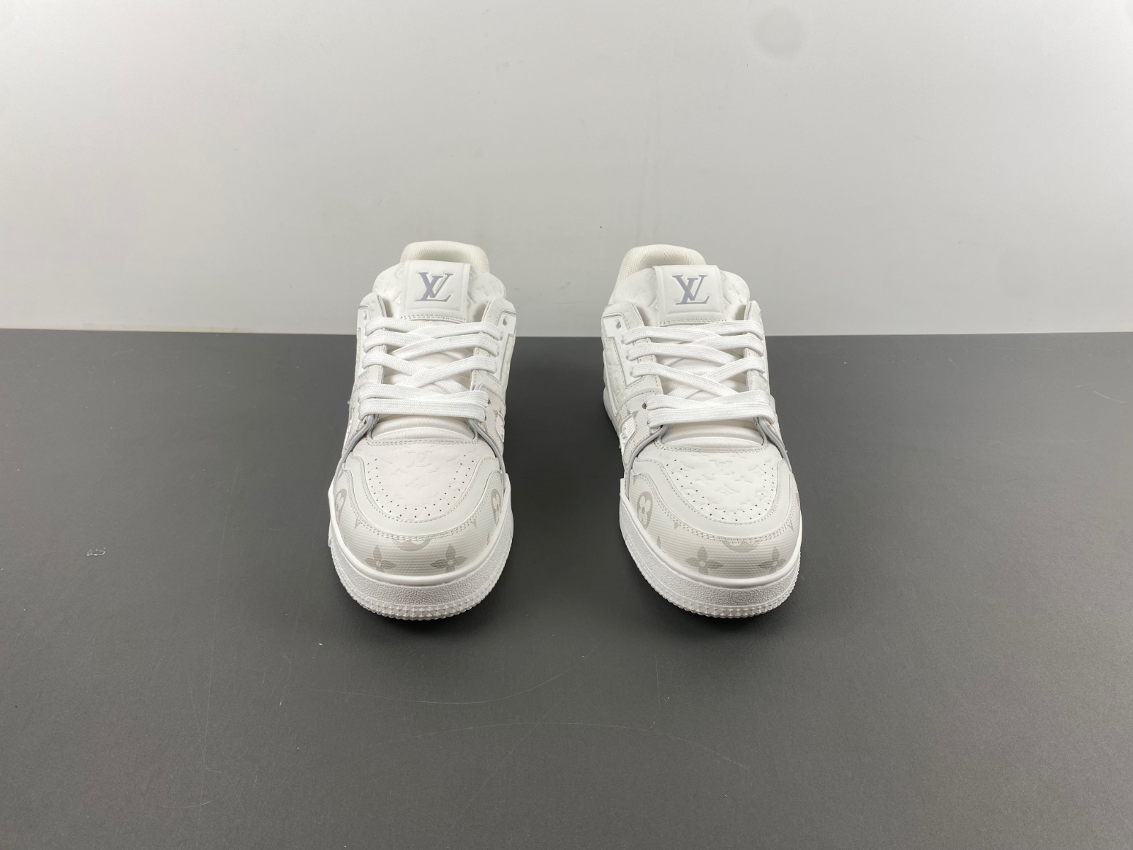 l**is V*t*n lv trainer white