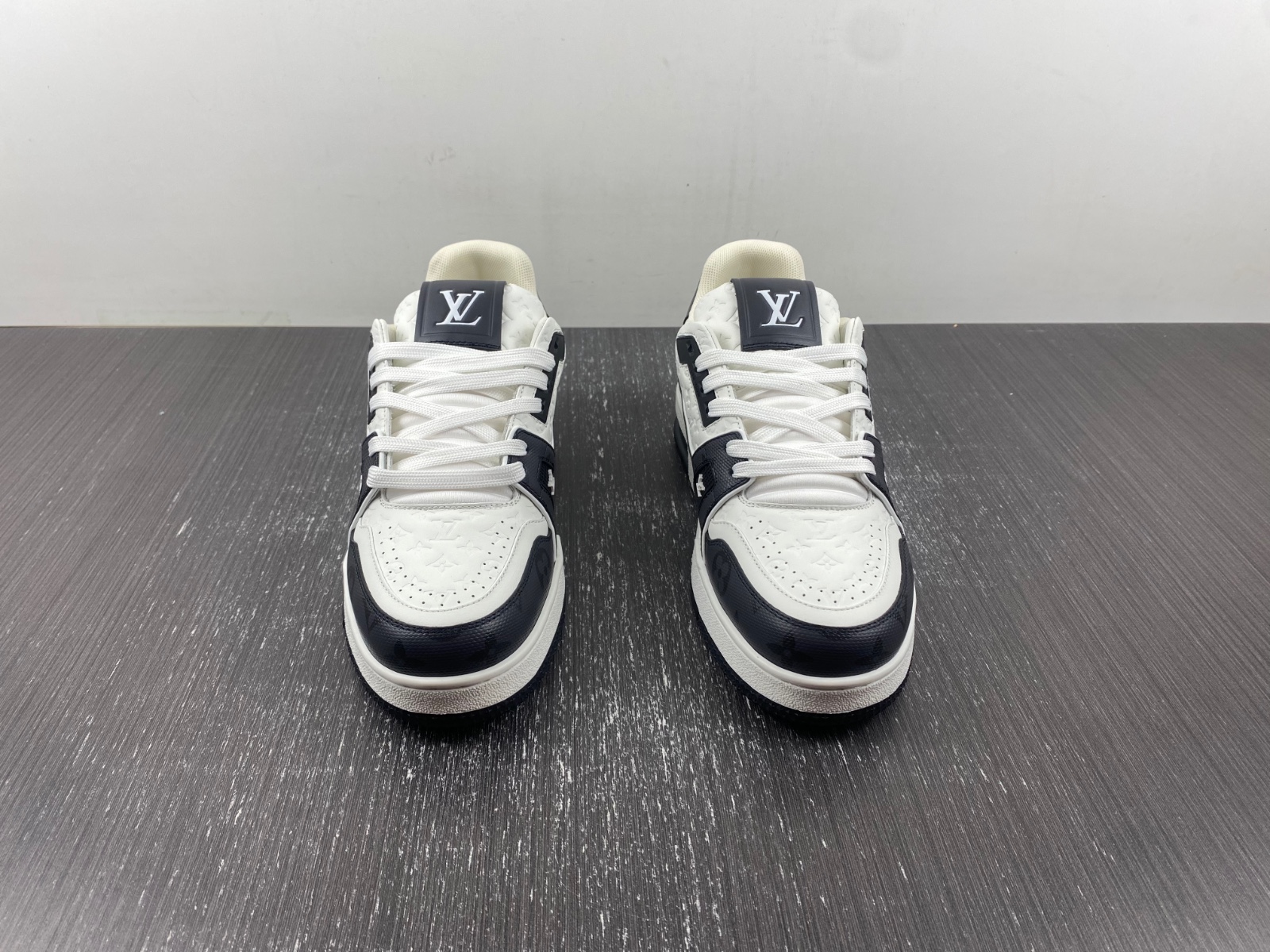 l**is V*t*n lv trainer