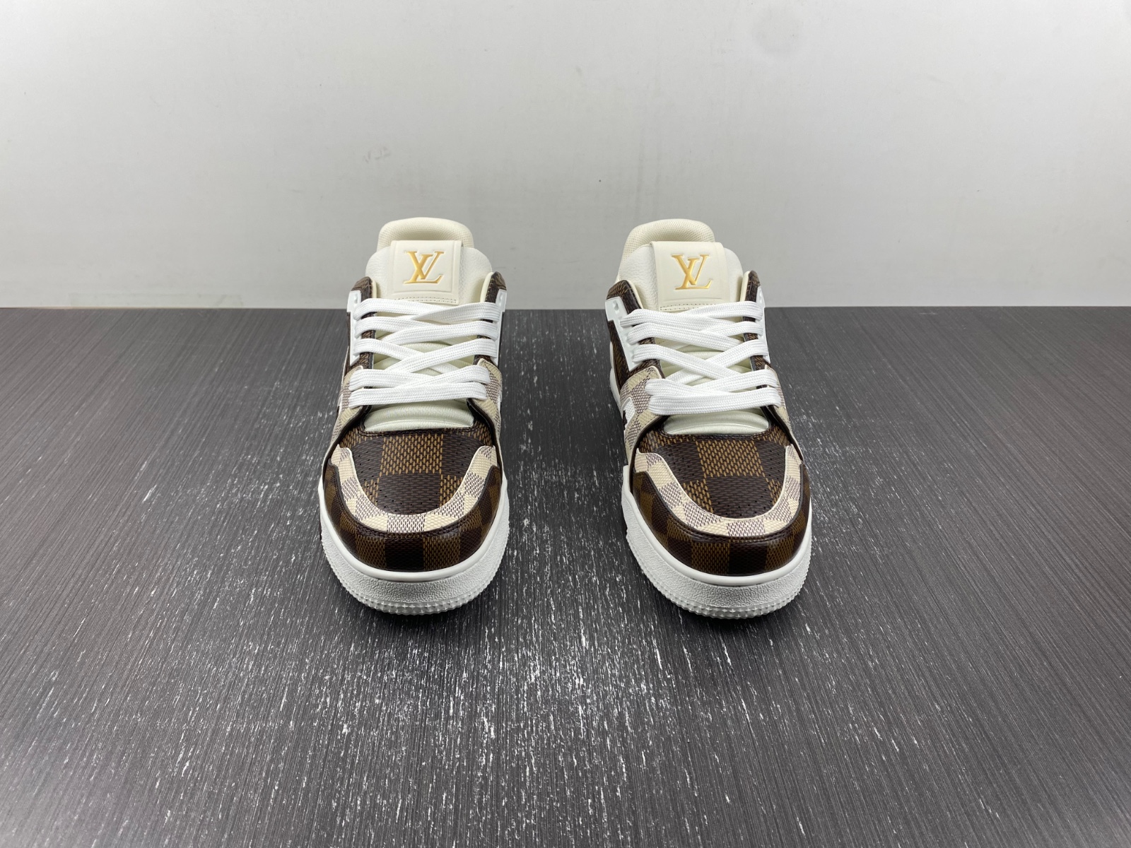 l**is V*t*n lv trainer