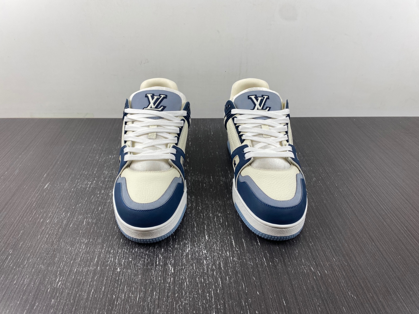 l**is V*t*n lv trainer