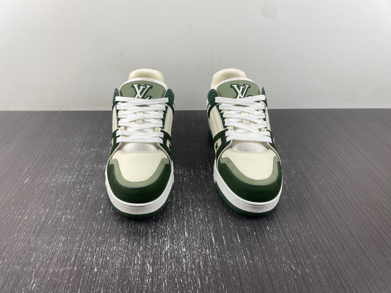 l**is V*t*n lv trainer