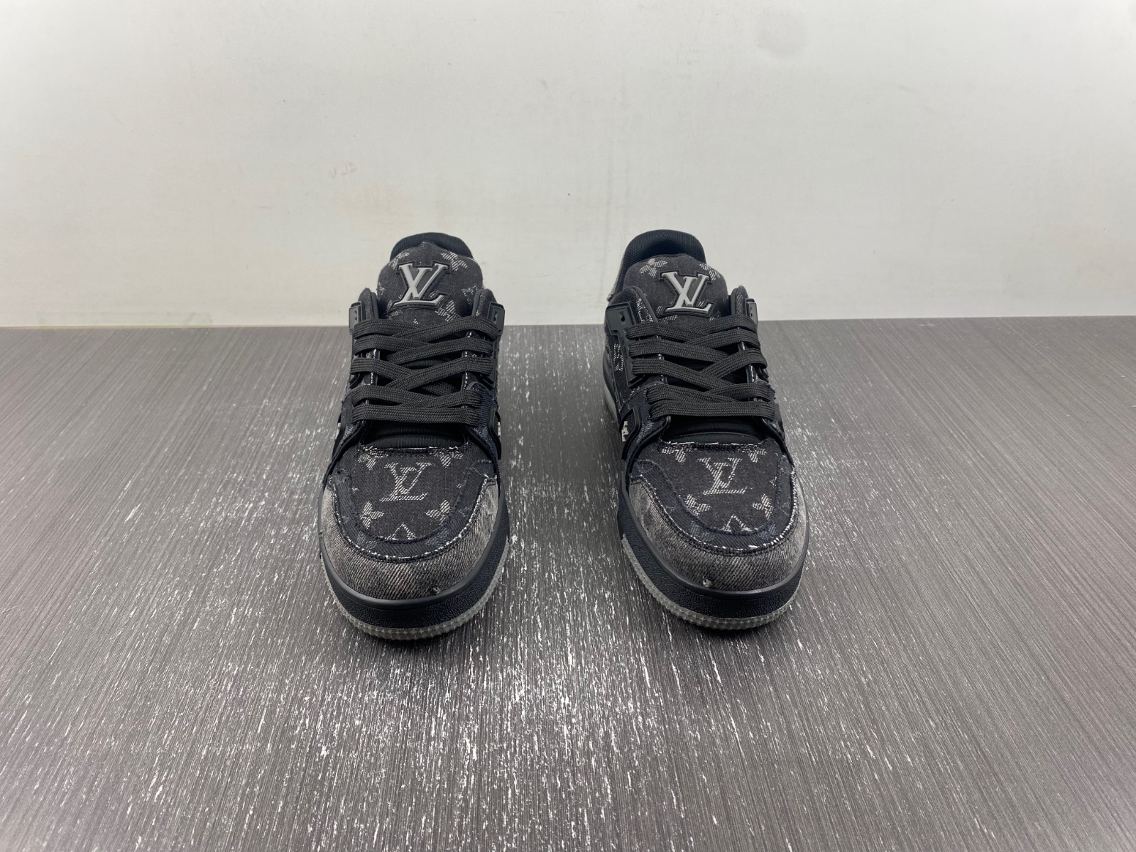 l**is V*t*n lv trainer