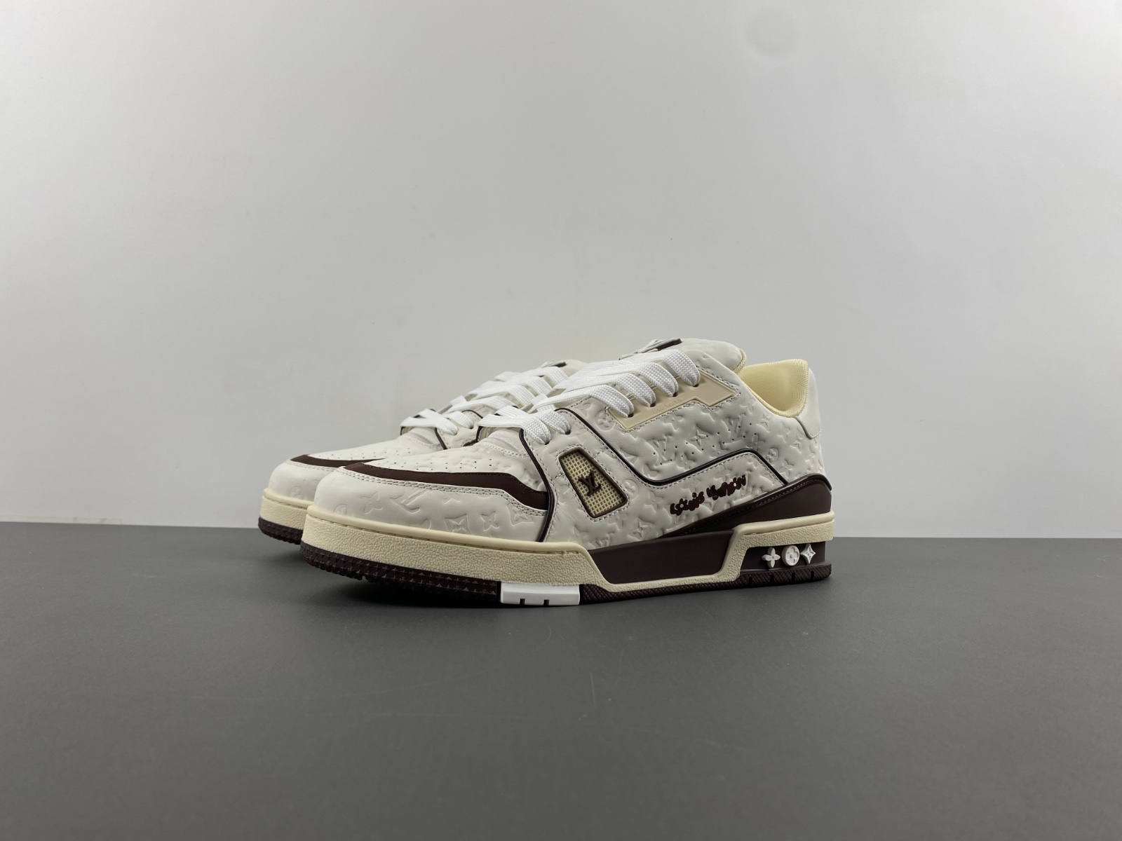 l**is V*t*n lv trainer