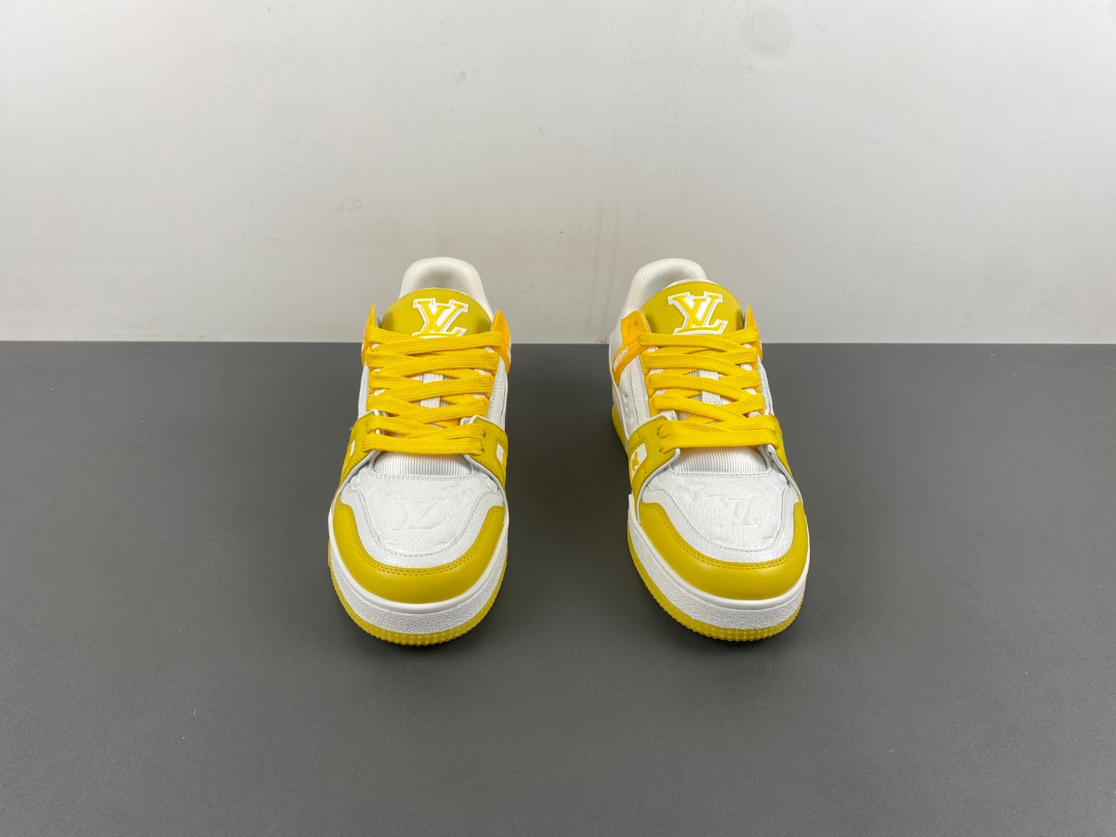 l**is V*t*n lv trainer