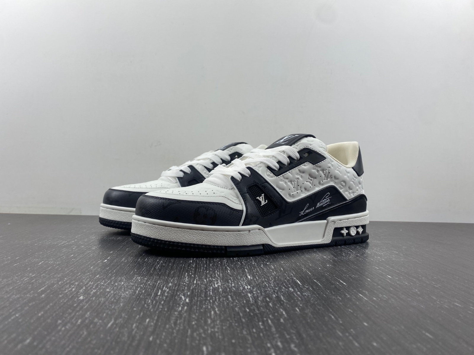 l**is V*t*n lv trainer