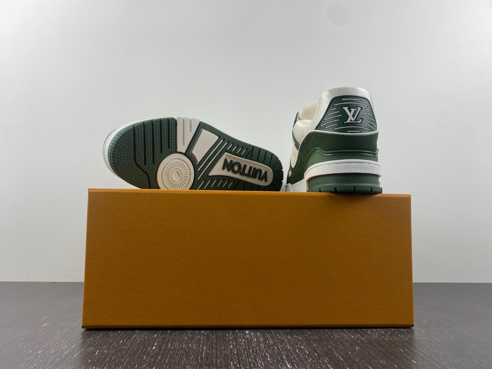 l**is V*t*n lv trainer