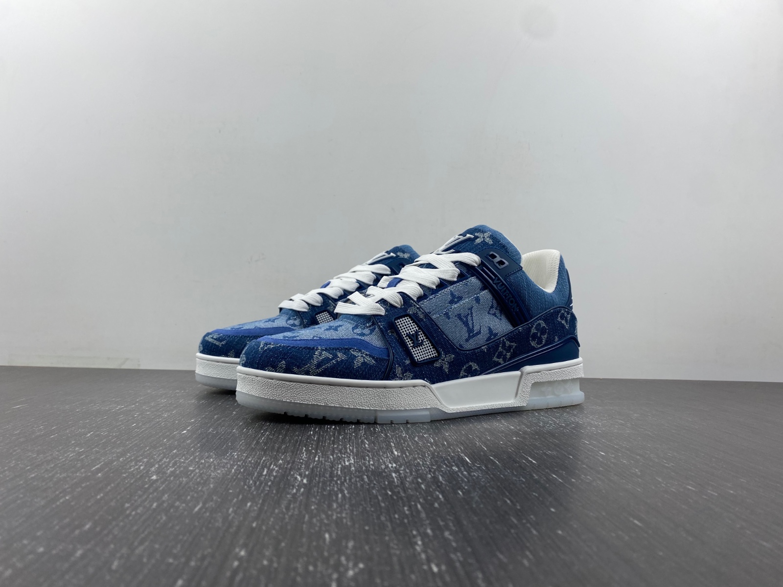 l**is V*t*n lv trainer