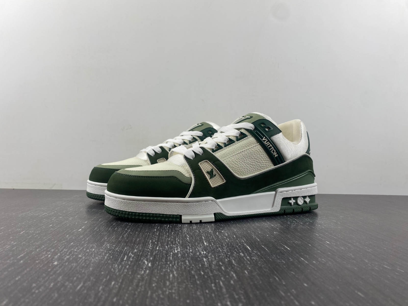 l**is V*t*n lv trainer