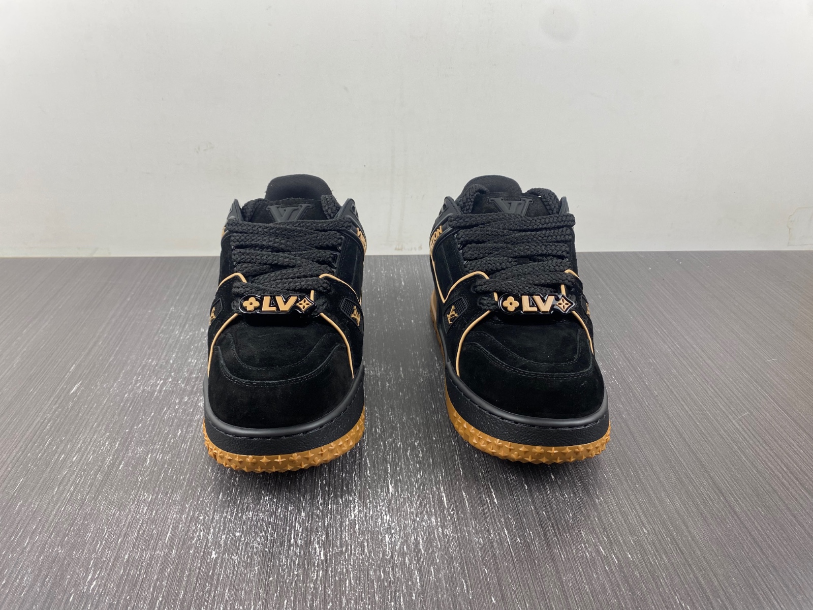 l**is V*t*n lv trainer