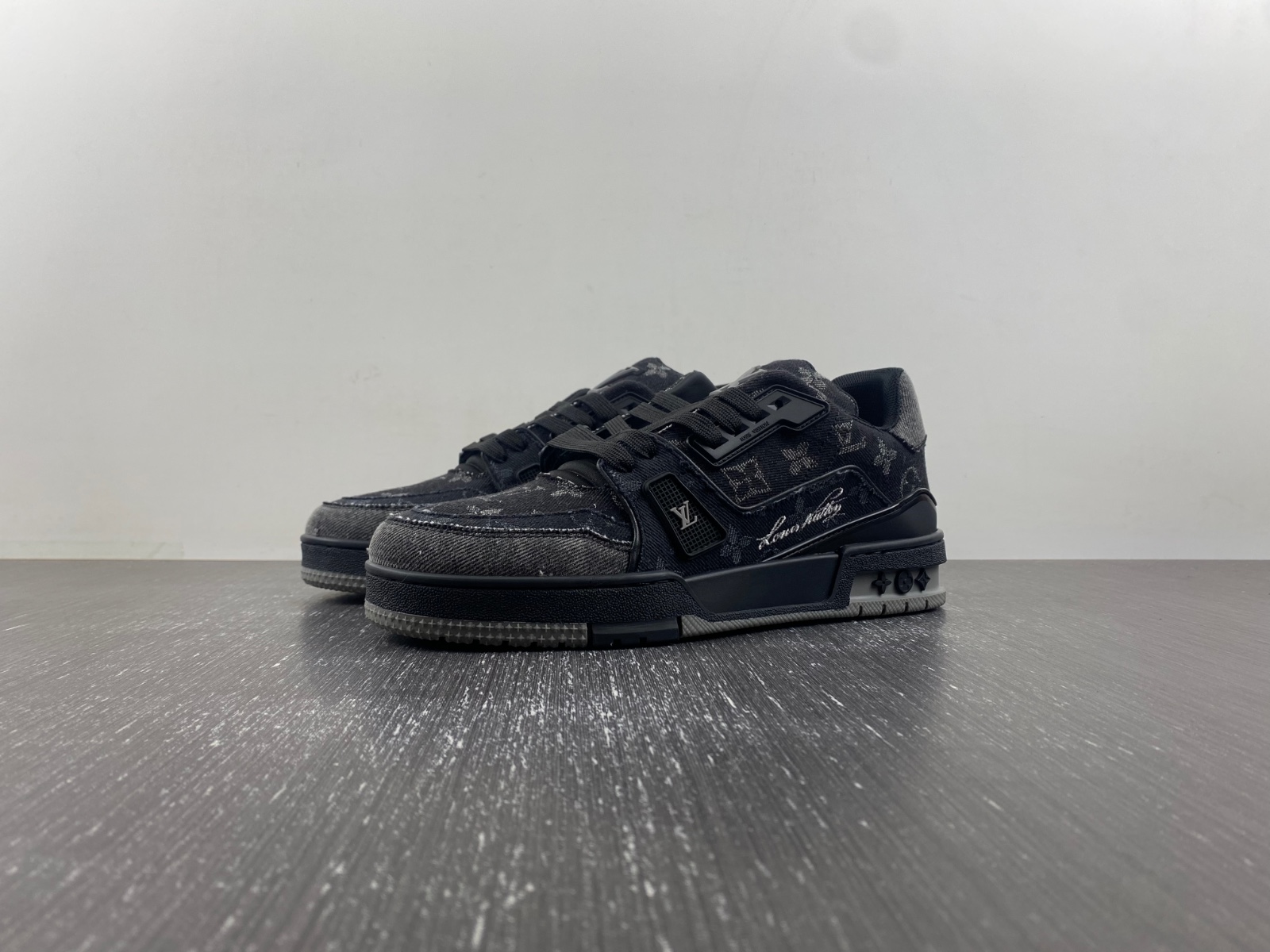 l**is V*t*n lv trainer