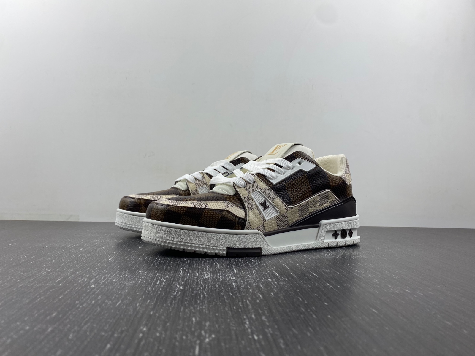 l**is V*t*n lv trainer