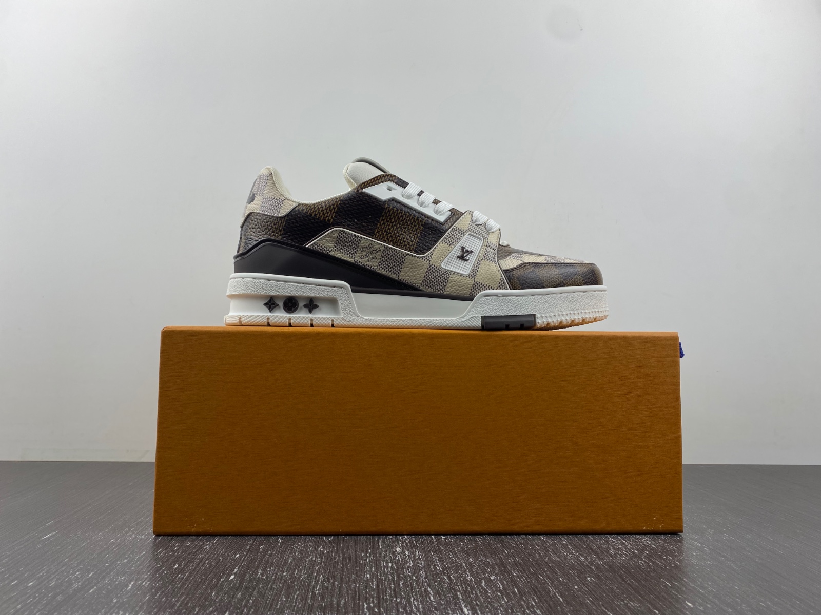 l**is V*t*n lv trainer