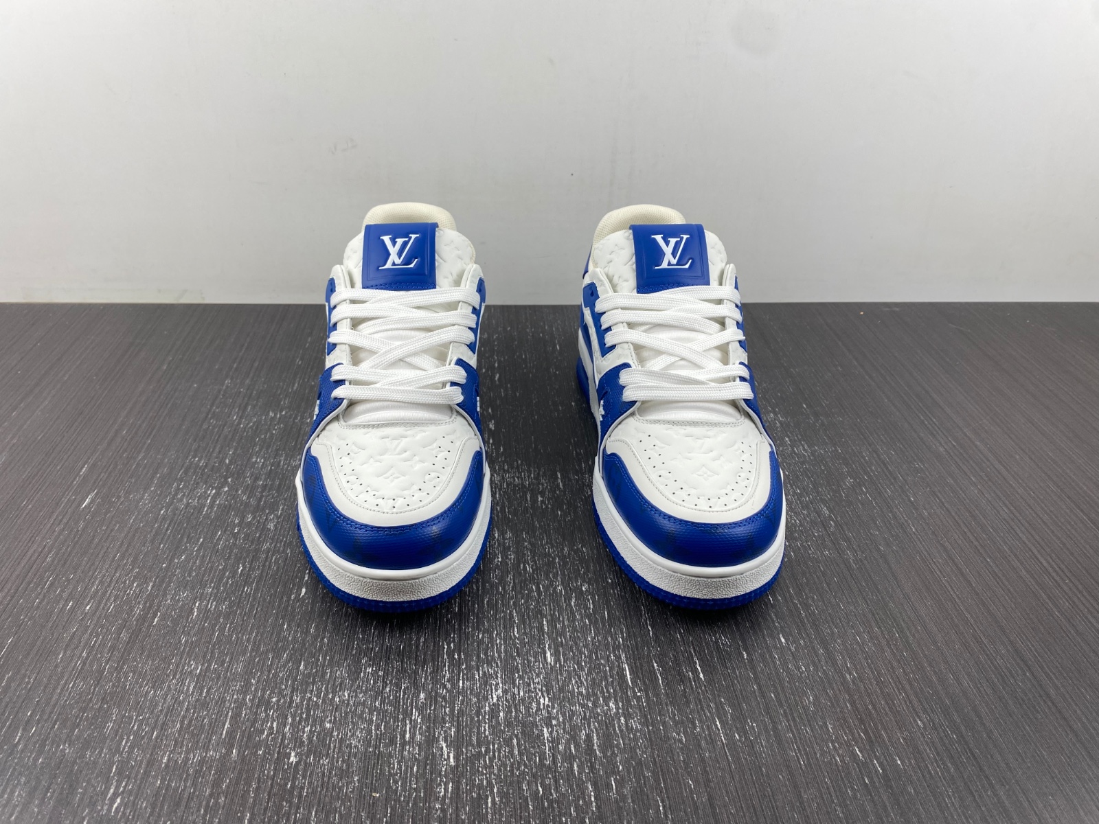 l**is V*t*n lv trainer