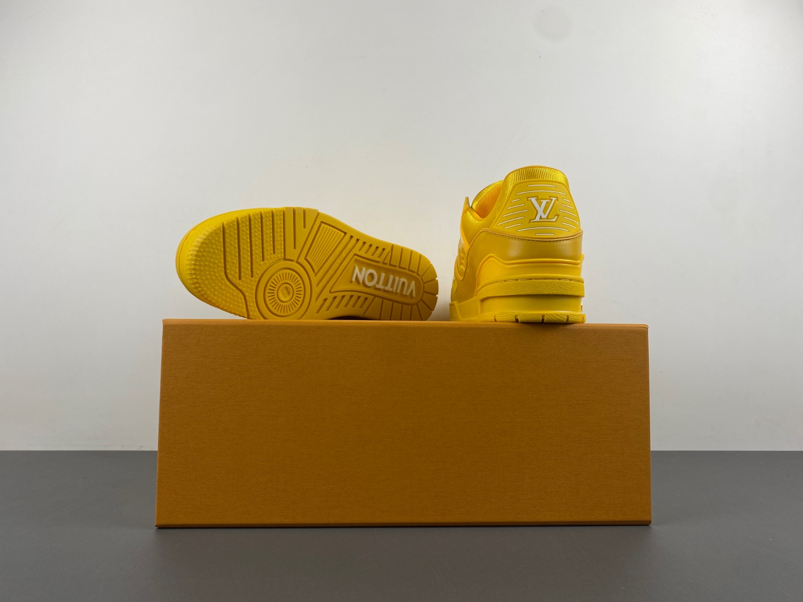 l**is V*t*n lv trainer