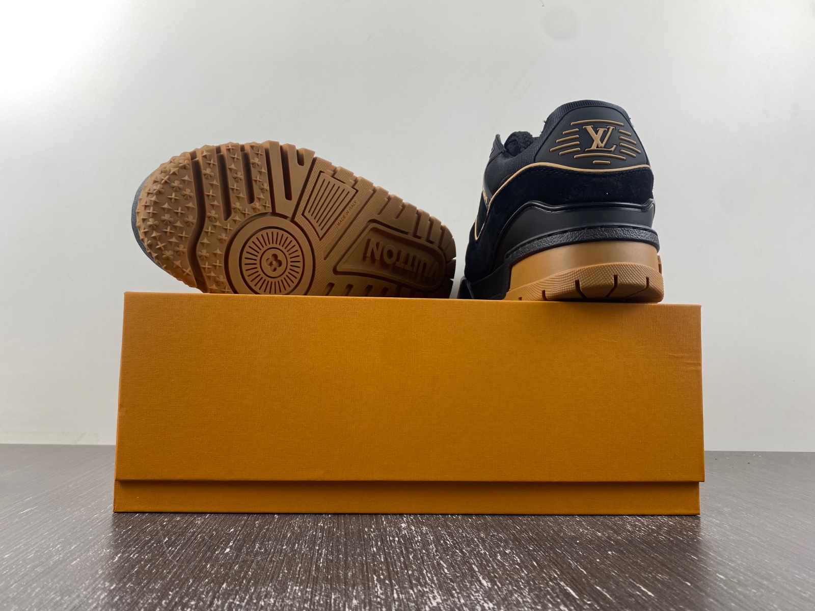 l**is V*t*n lv trainer