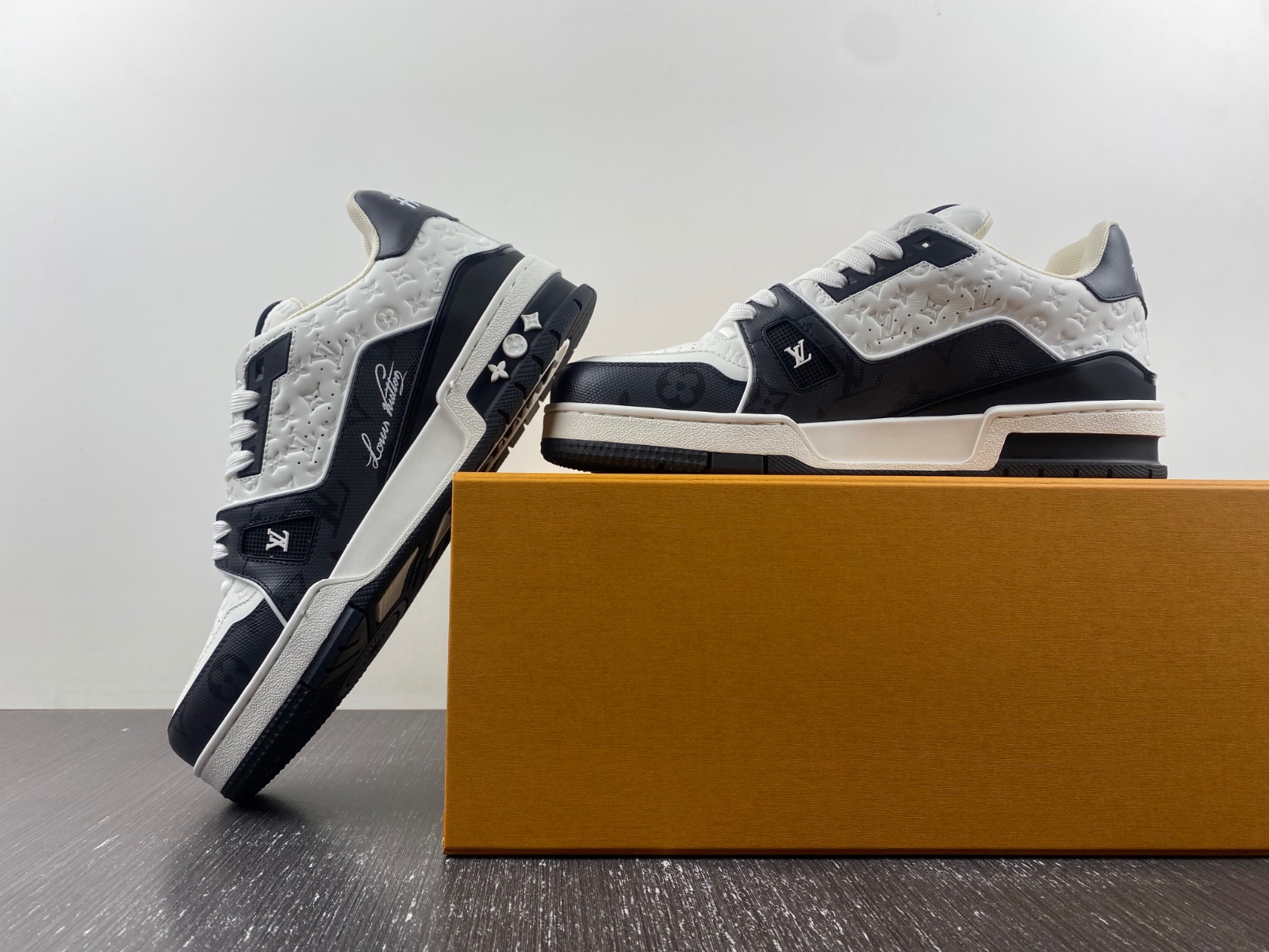 l**is V*t*n lv trainer