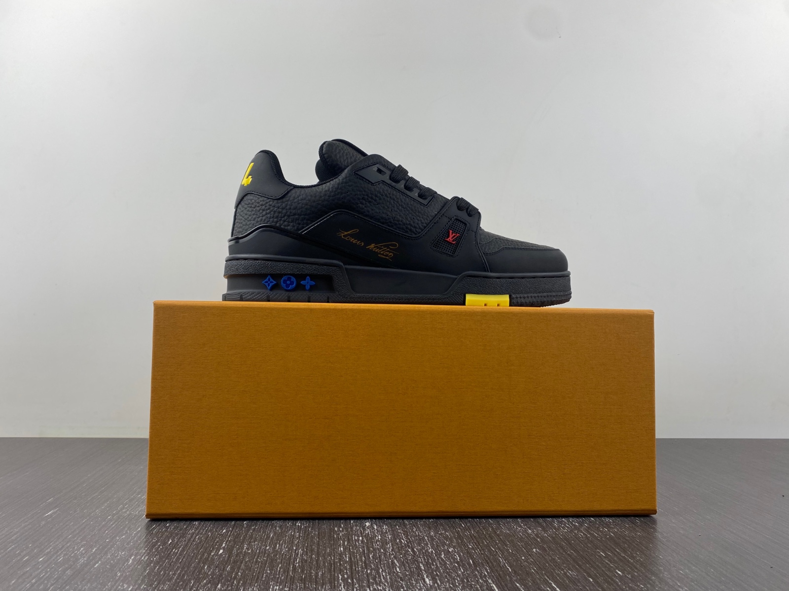 l**is V*t*n lv trainer
