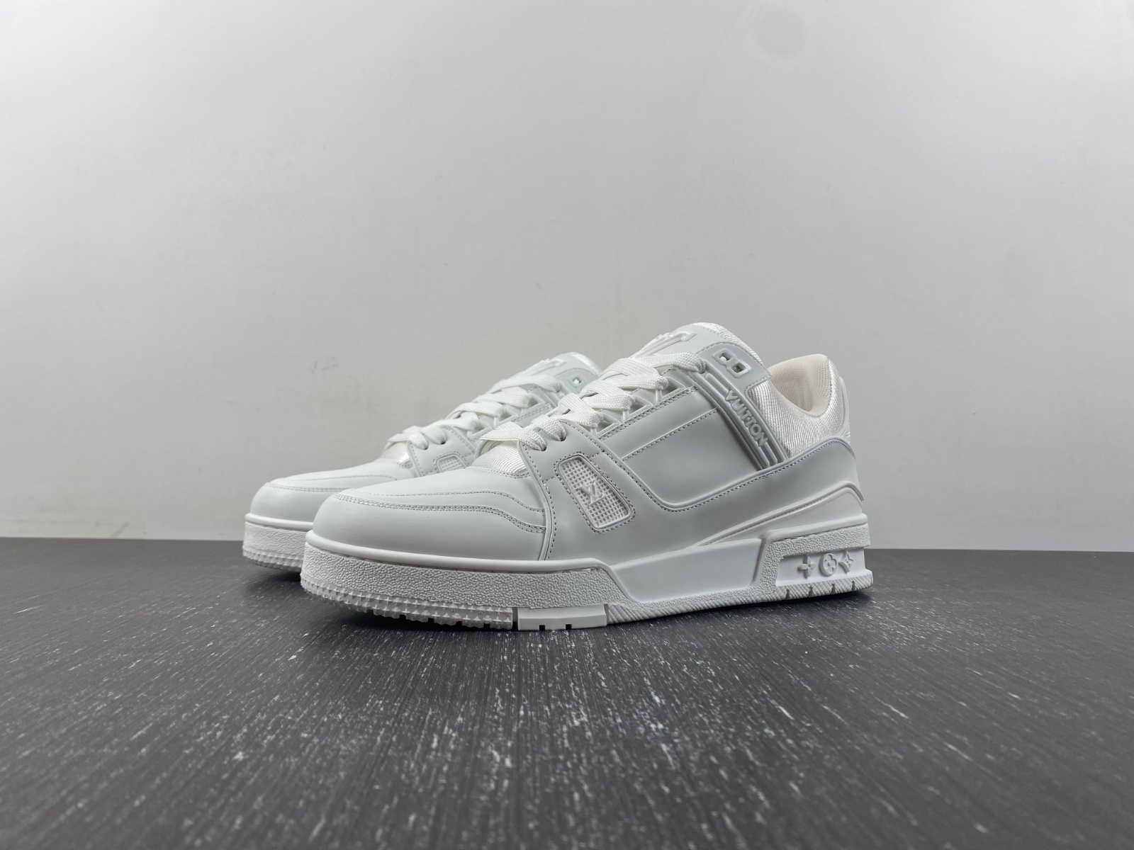 l**is V*t*n lv trainer