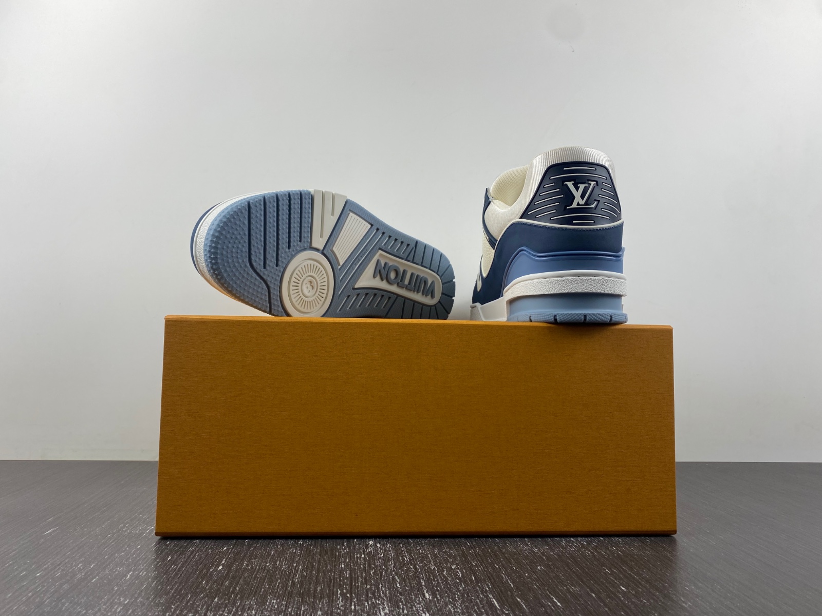 l**is V*t*n lv trainer