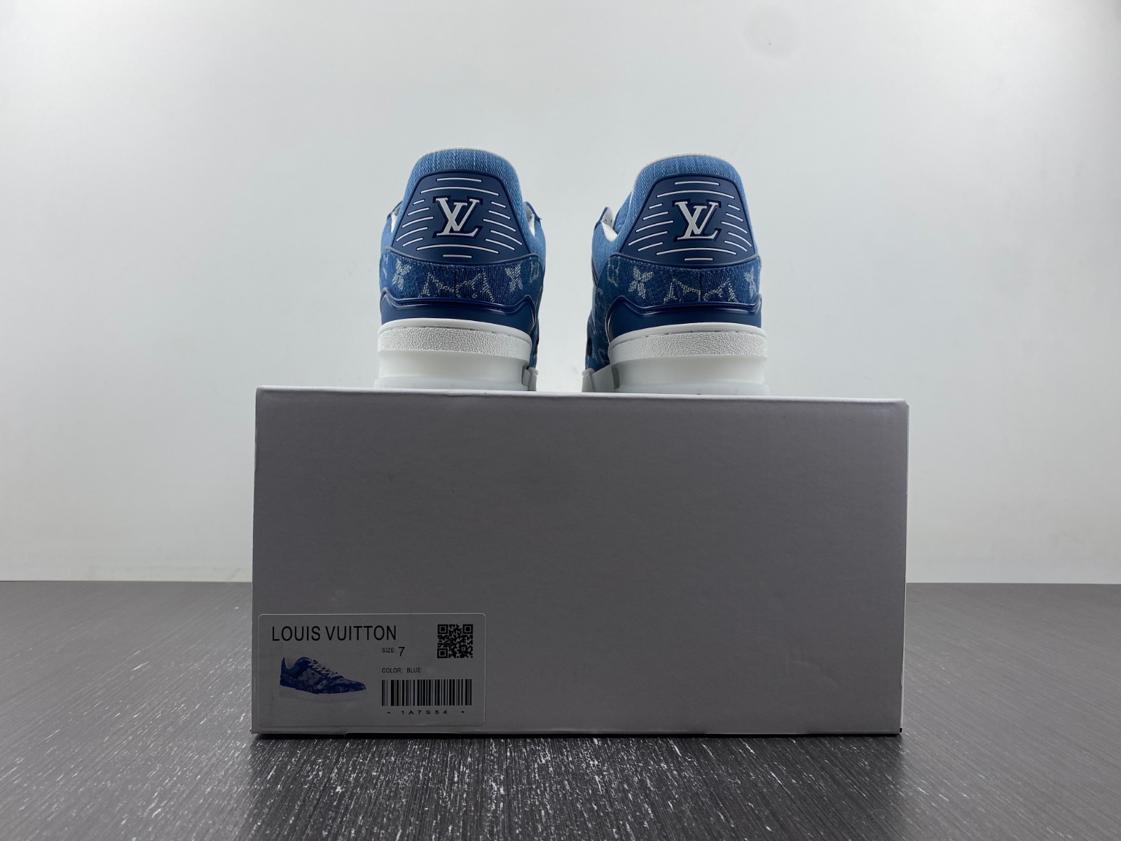 l**is V*t*n lv trainer