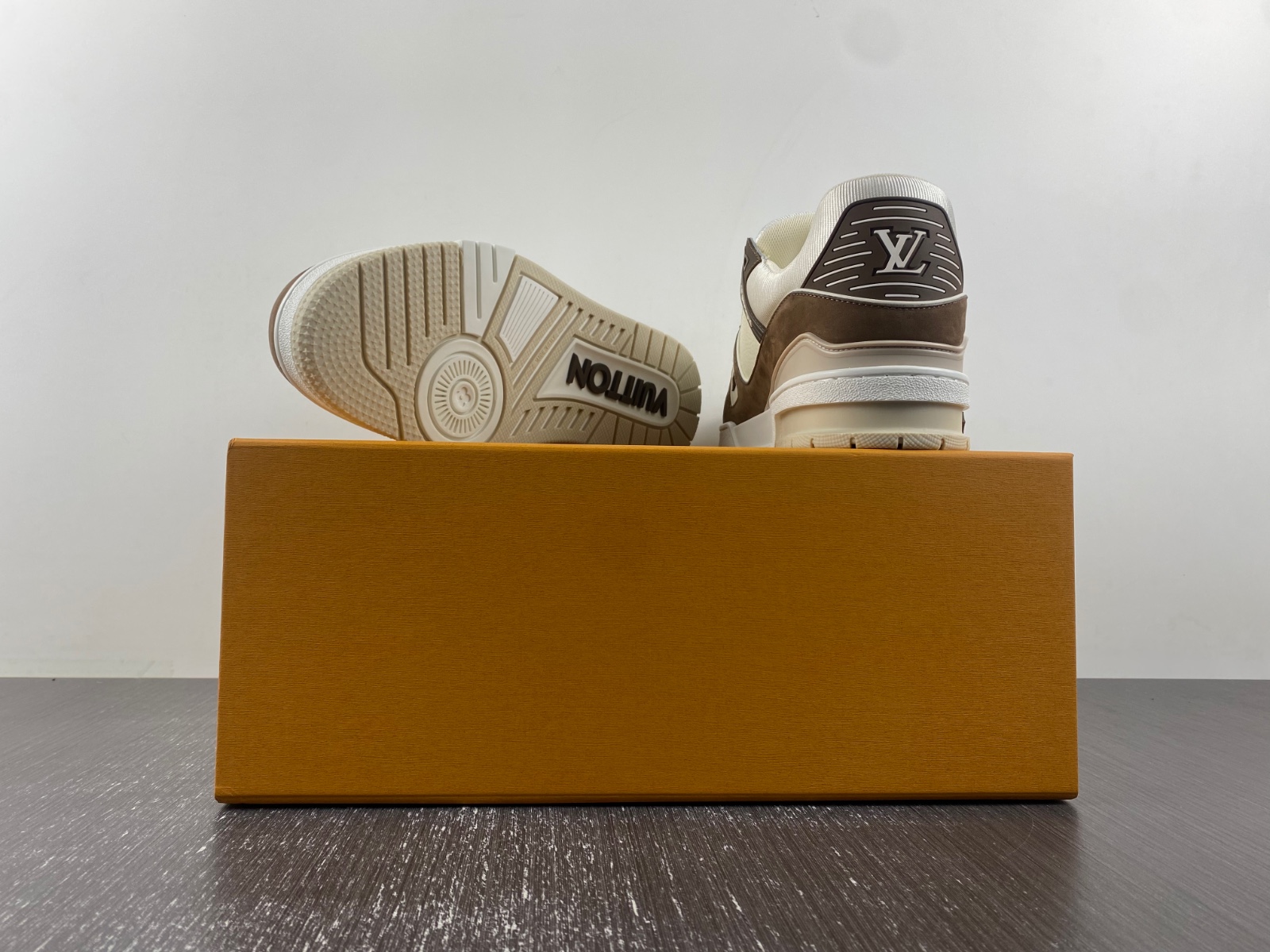 l**is V*t*n lv trainer