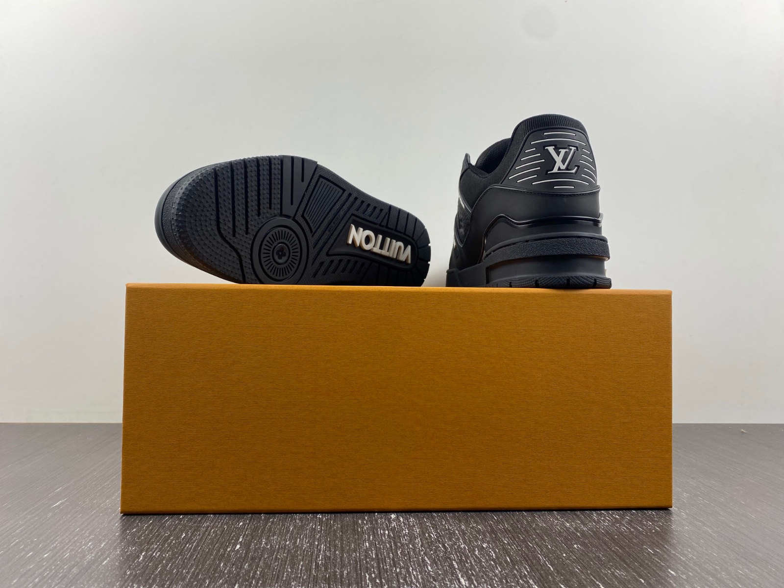 l**is V*t*n lv trainer