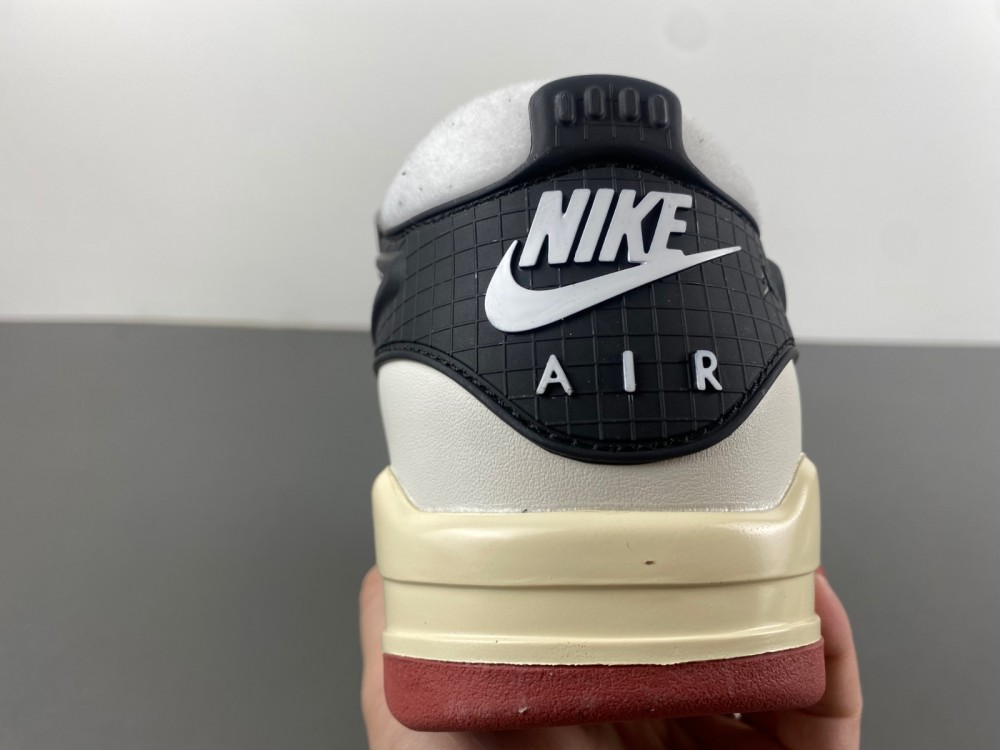 Air Jordan 4 RM “Black/Light Bone” RM FQ7939-100