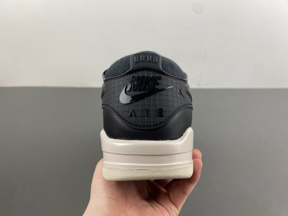 Air Jordan 4 RM “Black/Light Bone” RM FQ7939-001