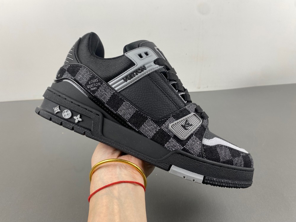 l**is V*t*n lv trainer
