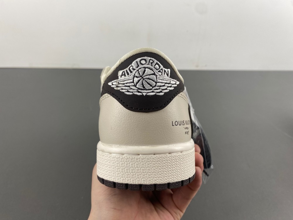 Travis Scott x Air Jordan 1 Low OG  LX1988-100